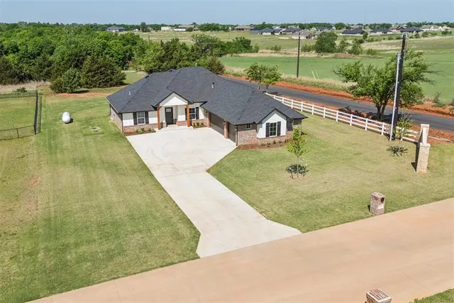 Front exterior — 9201 Regado Court, Guthrie, OK 73044