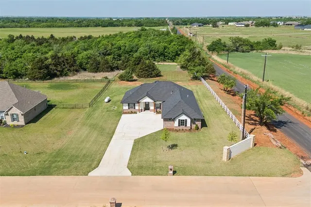 Photo 3 — 9201 Regado Court, Guthrie, OK 73044
