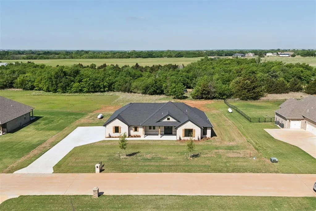 Front exterior — 9273 Regado Court, Guthrie, OK 73044