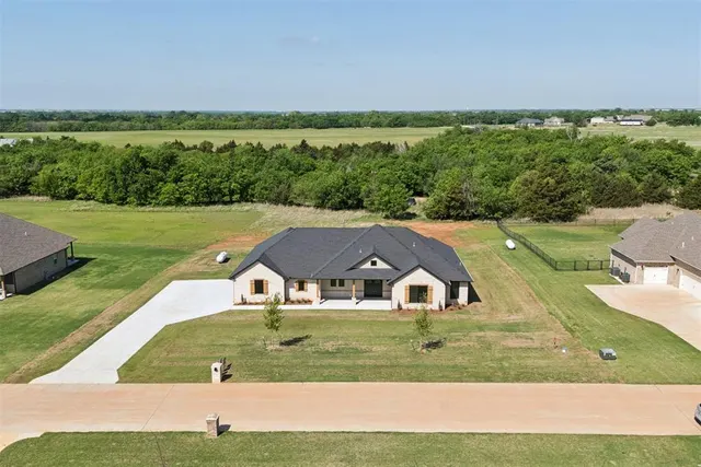 Front exterior — 9273 Regado Court, Guthrie, OK 73044