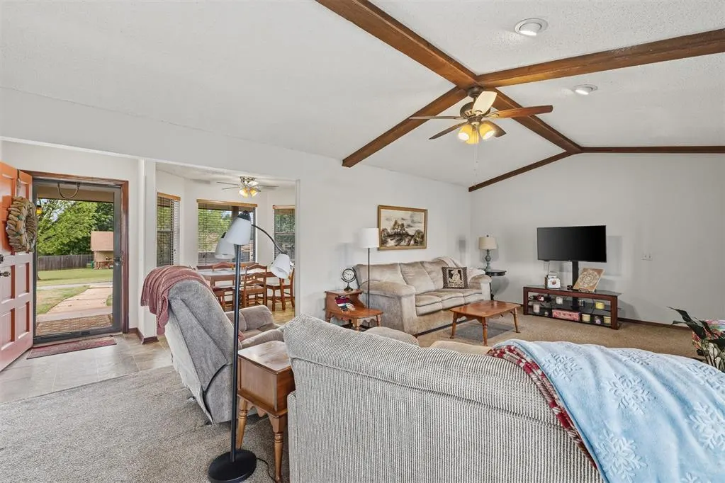 Photo 5 — 824 N Madison Avenue, Blanchard, OK 73010