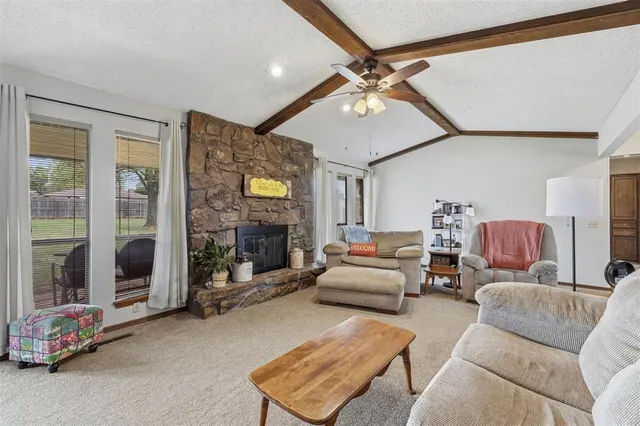 Photo 8 — 824 N Madison Avenue, Blanchard, OK 73010