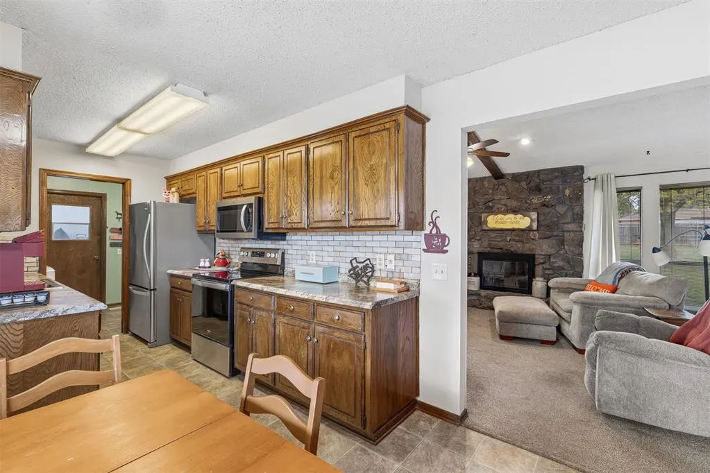 Photo 12 — 824 N Madison Avenue, Blanchard, OK 73010