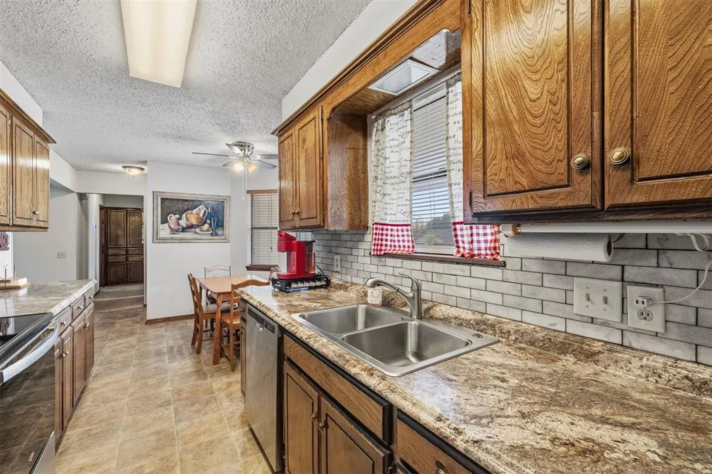 Photo 13 — 824 N Madison Avenue, Blanchard, OK 73010