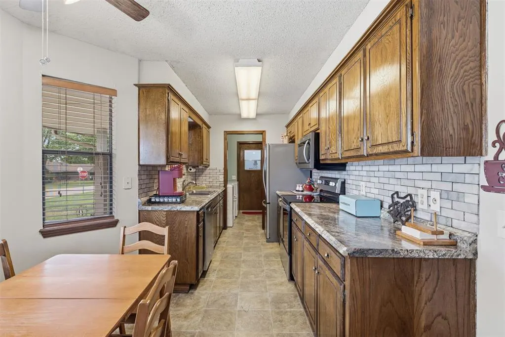 Photo 14 — 824 N Madison Avenue, Blanchard, OK 73010