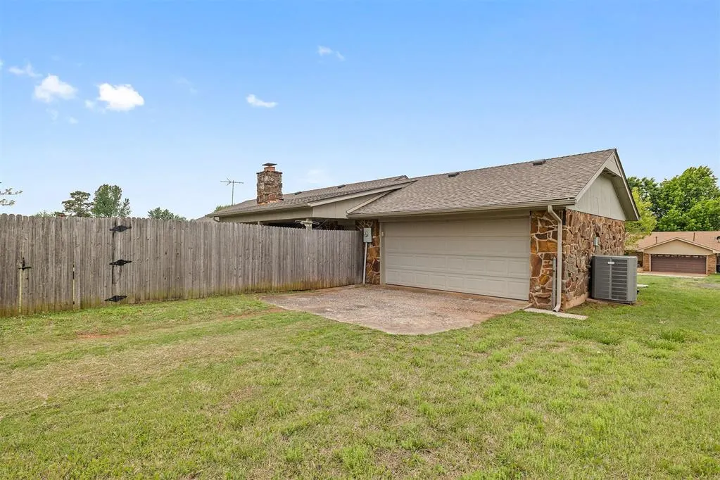 Photo 24 — 824 N Madison Avenue, Blanchard, OK 73010