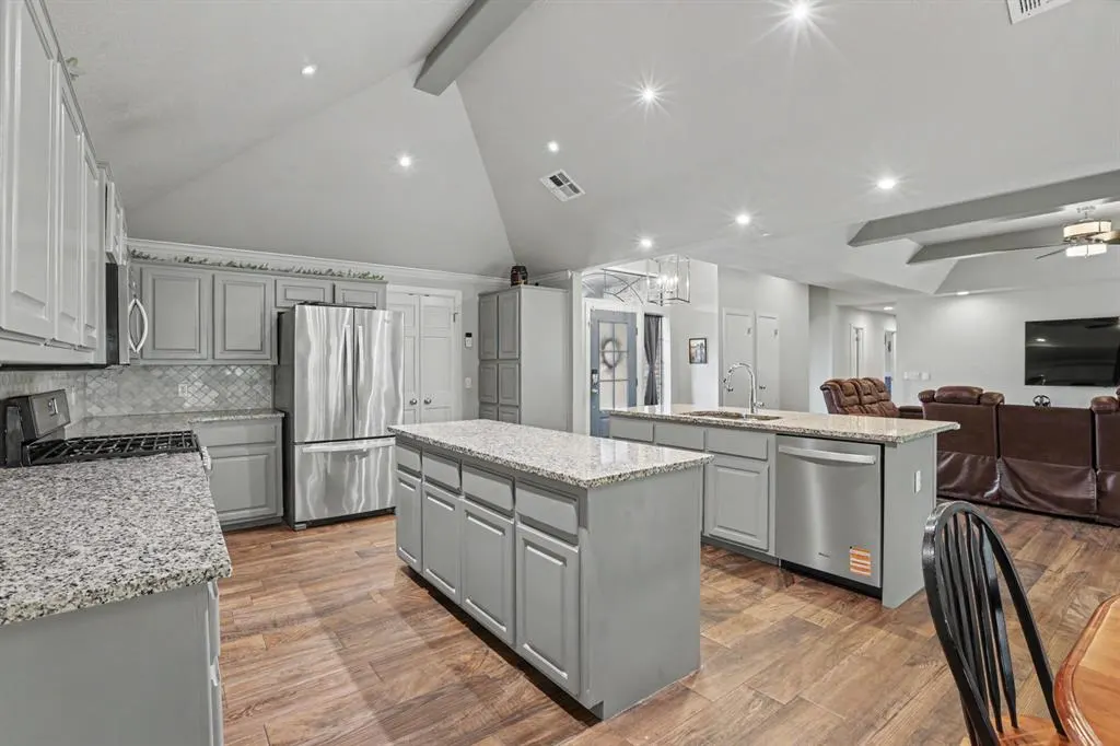 Photo 10 — 5620 valley Way, Oklahoma City, OK 73150