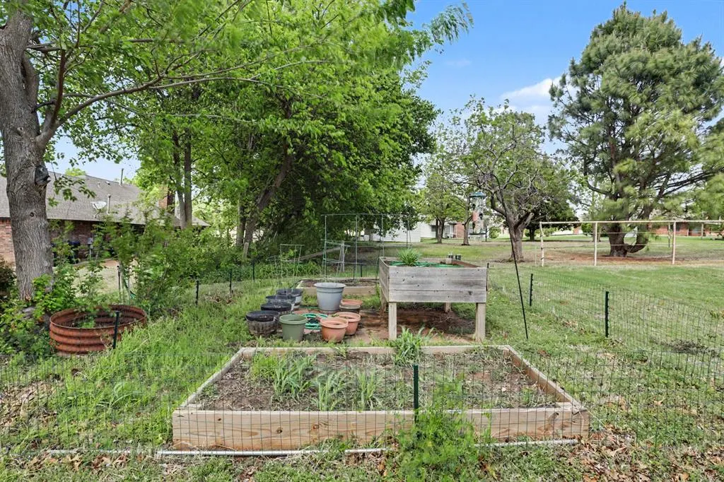 Photo 39 — 5620 valley Way, Oklahoma City, OK 73150