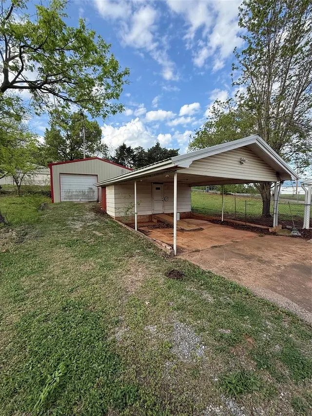 Photo 3 — 323 W 6th Street, Chandler, OK 74834