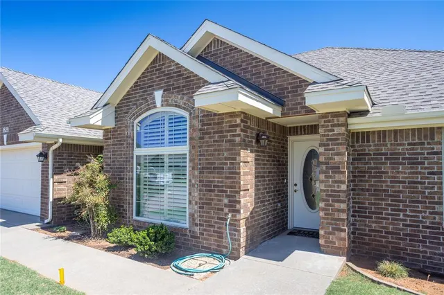 Photo 2 — 1828 Linwood, Weatherford, OK 73096