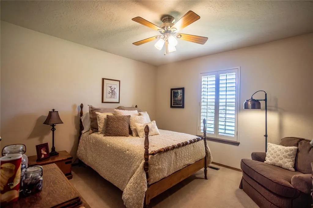 Photo 8 — 1828 Linwood, Weatherford, OK 73096