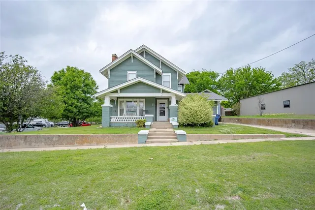 Front exterior — 302 E Cherokee Street, Wynnewood, OK 73098