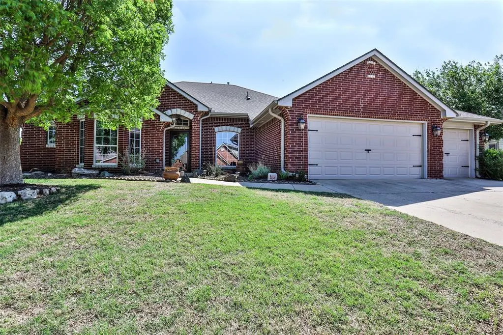 Photo 2 — 13912 Teagen Lane, Yukon, OK 73099