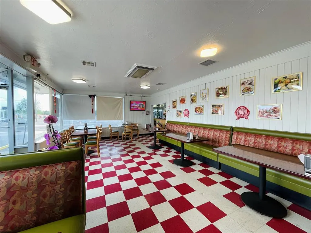 Photo 4 — 9301 NE 10th Street, Oklahoma City, OK 73130