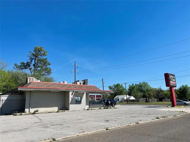 Photo 5 — 9301 NE 10th Street, Oklahoma City, OK 73130