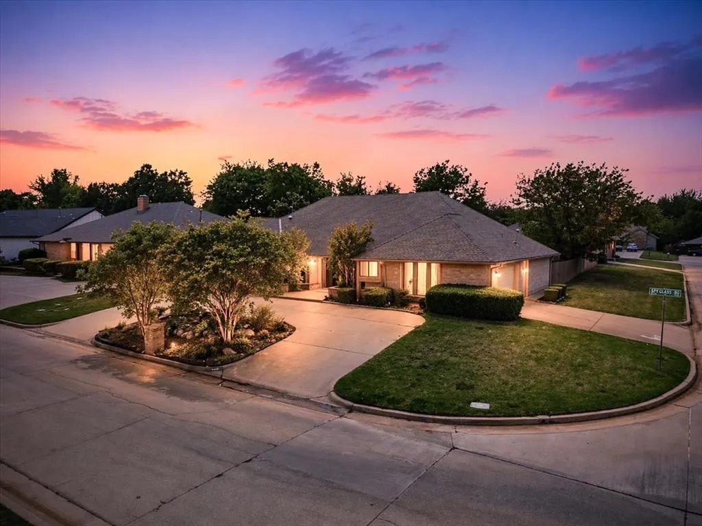 Photo 2 — 4048 Spyglass Road, Oklahoma City, OK 73120