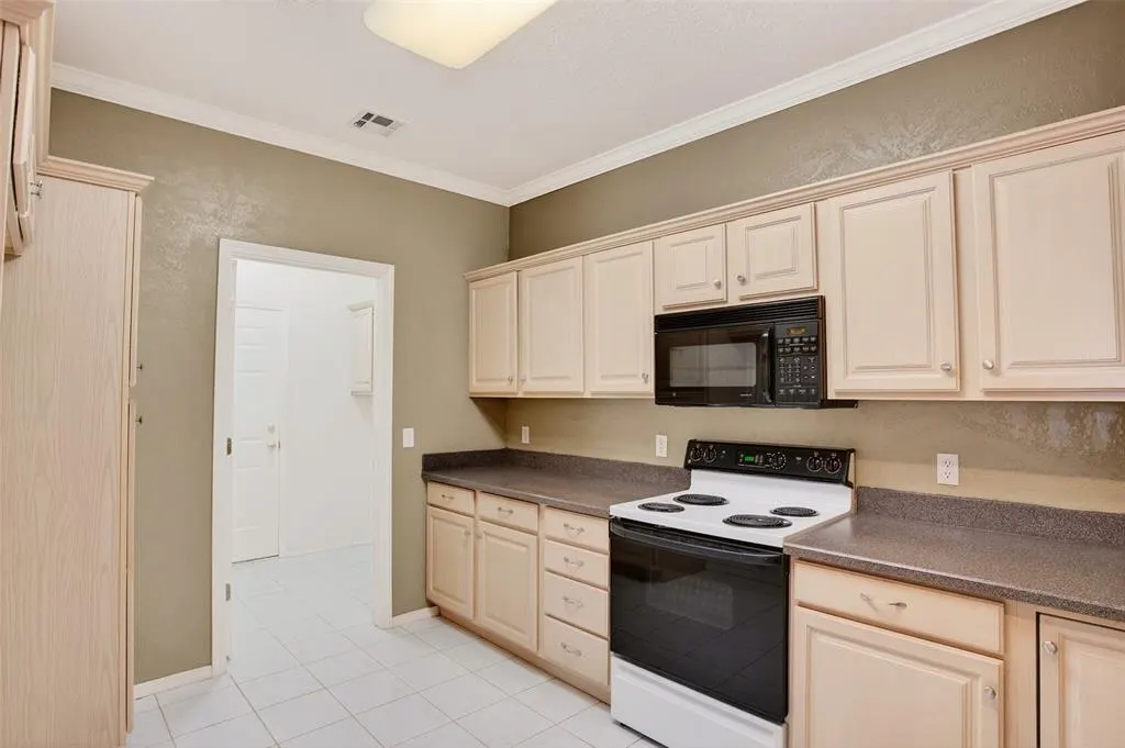 Photo 8 — 2016 NW 160th Place, Edmond, OK 73013