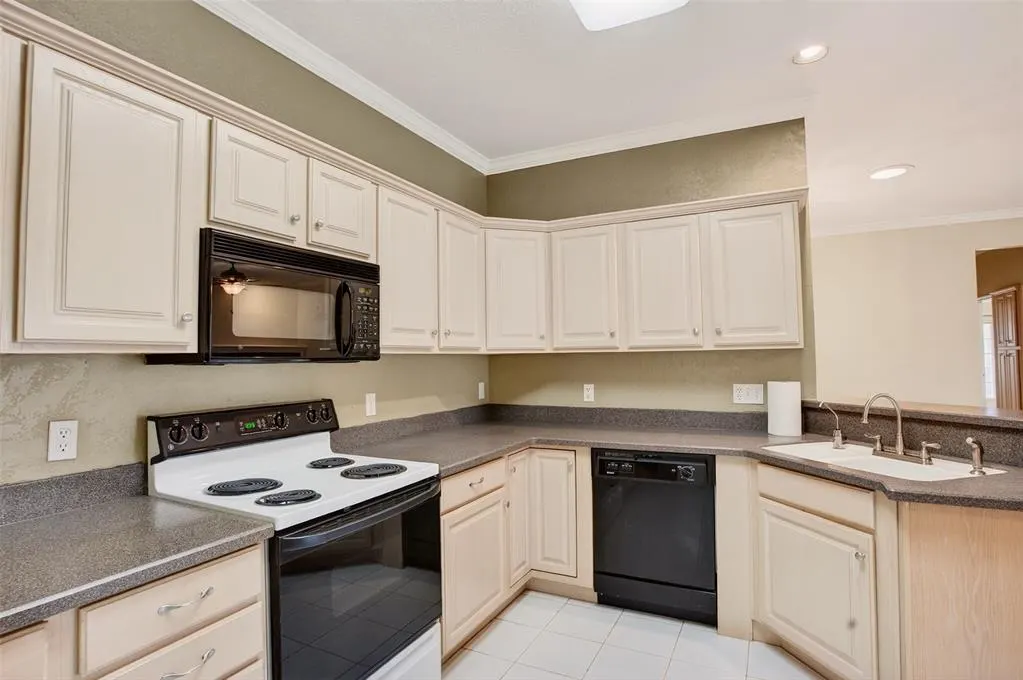 Photo 9 — 2016 NW 160th Place, Edmond, OK 73013