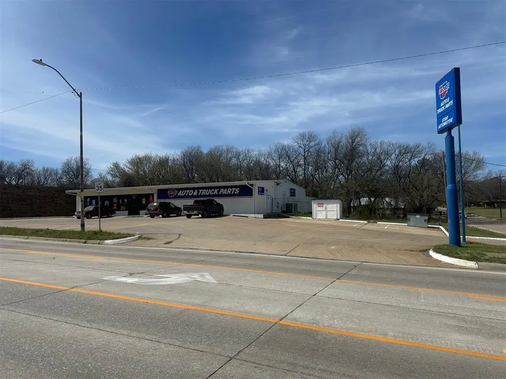 Photo 2 — 1017 N Washington Street, Ardmore, OK 73401