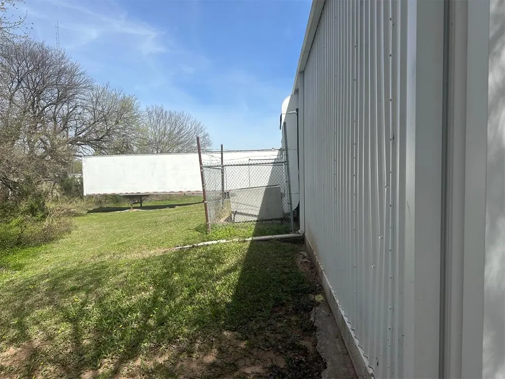 Photo 8 — 1017 N Washington Street, Ardmore, OK 73401