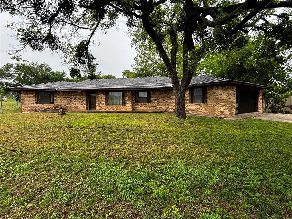 Front exterior — 702 Valley View Drive, Maysville, OK 73057