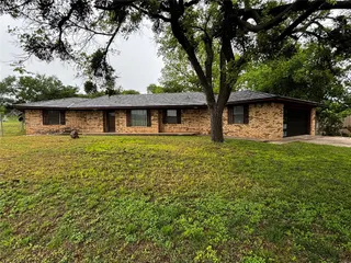 Sold home at 702 Valley View Drive