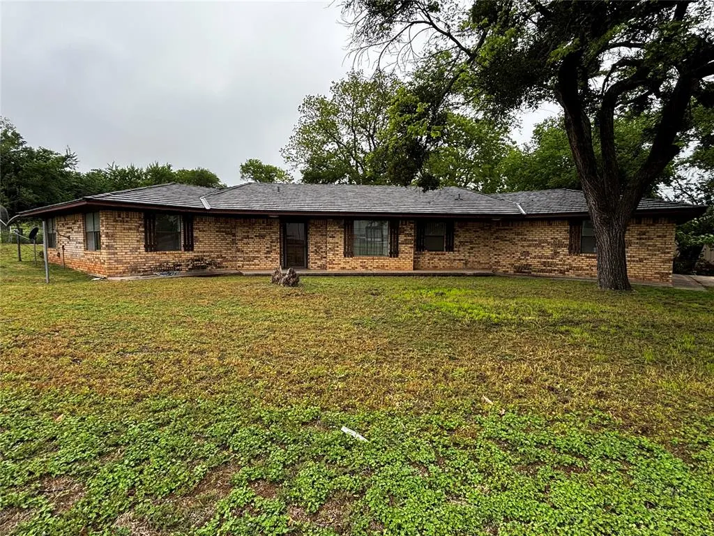 Photo 2 — 702 Valley View Drive, Maysville, OK 73057