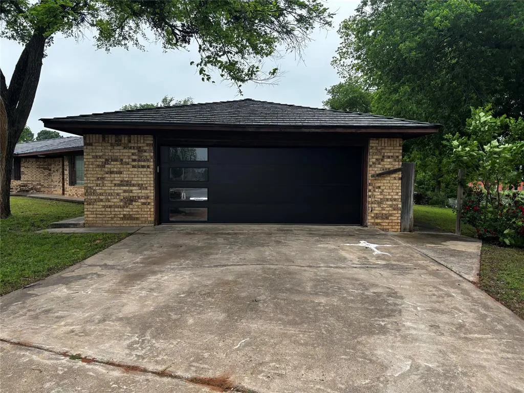 Photo 3 — 702 Valley View Drive, Maysville, OK 73057