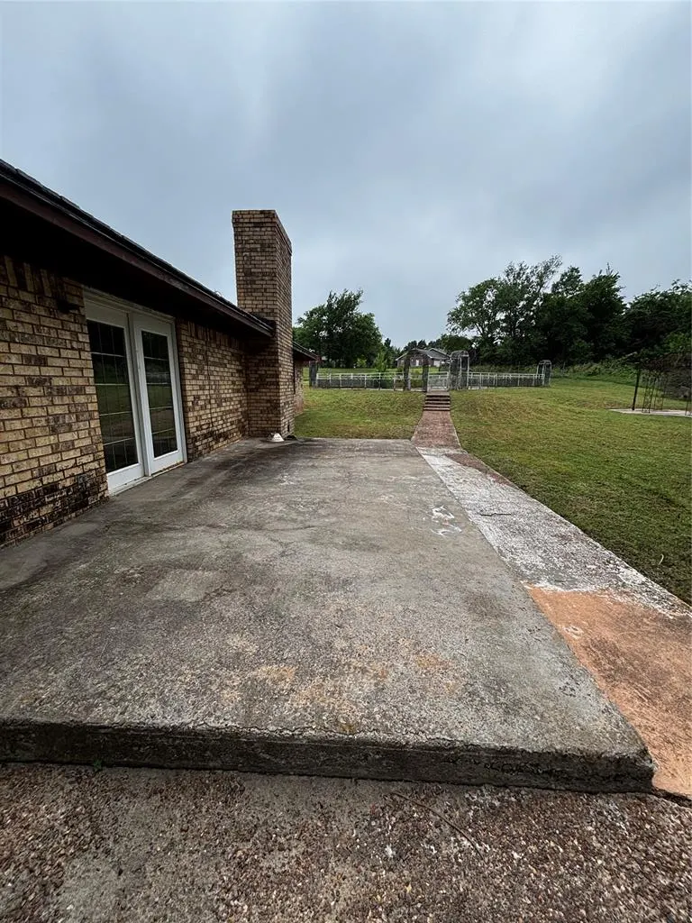 Photo 7 — 702 Valley View Drive, Maysville, OK 73057