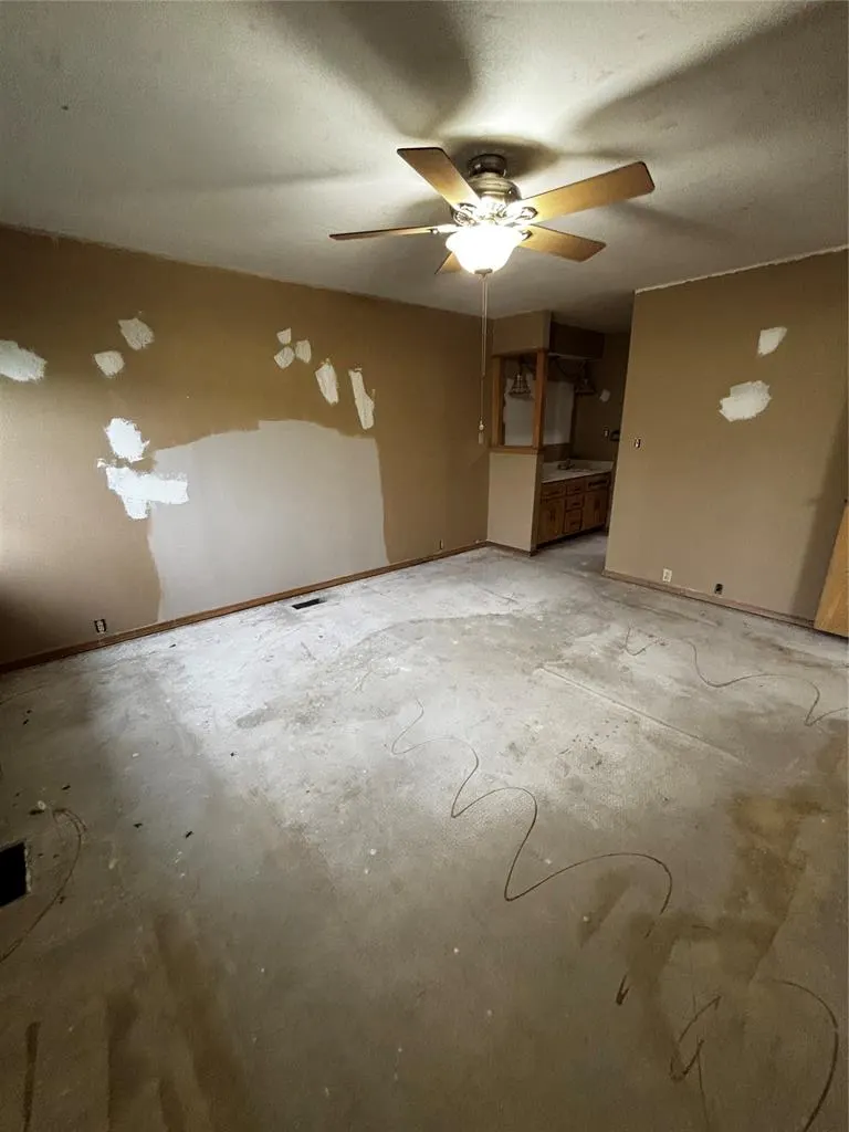 Photo 10 — 702 Valley View Drive, Maysville, OK 73057