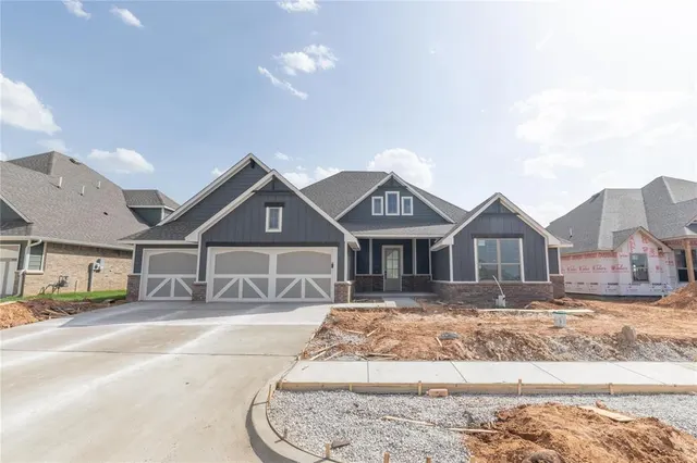 Photo 2 — 824 Peony Place, Edmond, OK 73034