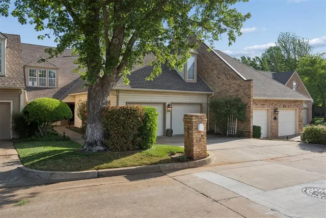 Photo 8 — 605 Aberdeen Road, Edmond, OK 73025