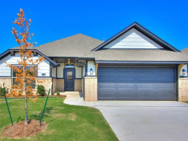 Photo 2 — 7701 Wilshire Woods Drive, Yukon, OK 73099