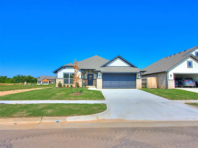 Photo 3 — 7701 Wilshire Woods Drive, Yukon, OK 73099