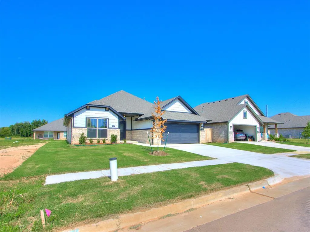 Photo 5 — 7701 Wilshire Woods Drive, Yukon, OK 73099