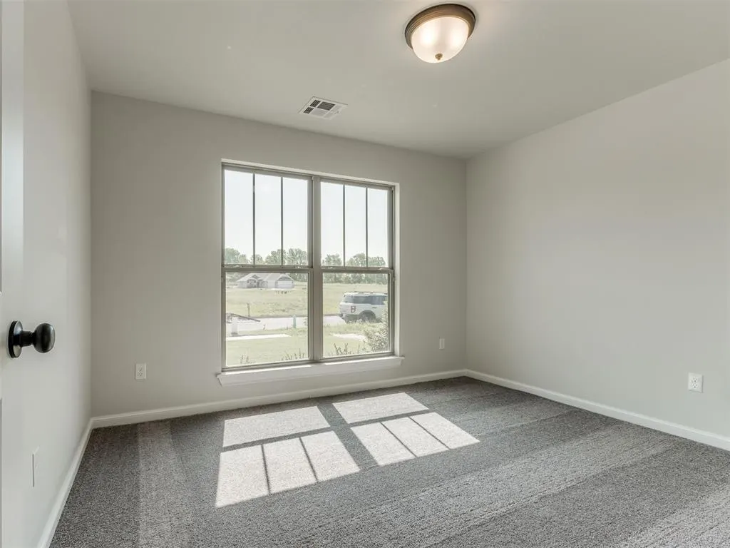 Photo 6 — 7701 Wilshire Woods Drive, Yukon, OK 73099