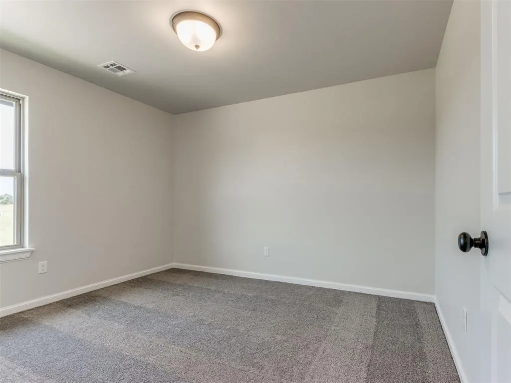 Photo 8 — 7701 Wilshire Woods Drive, Yukon, OK 73099