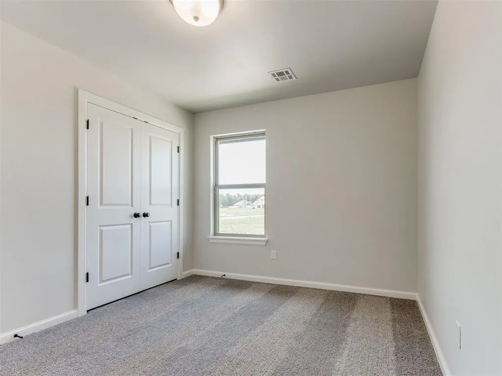 Photo 9 — 7701 Wilshire Woods Drive, Yukon, OK 73099