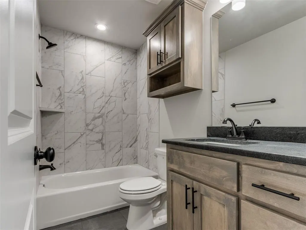 Photo 10 — 7701 Wilshire Woods Drive, Yukon, OK 73099