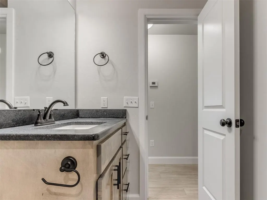 Photo 12 — 7701 Wilshire Woods Drive, Yukon, OK 73099