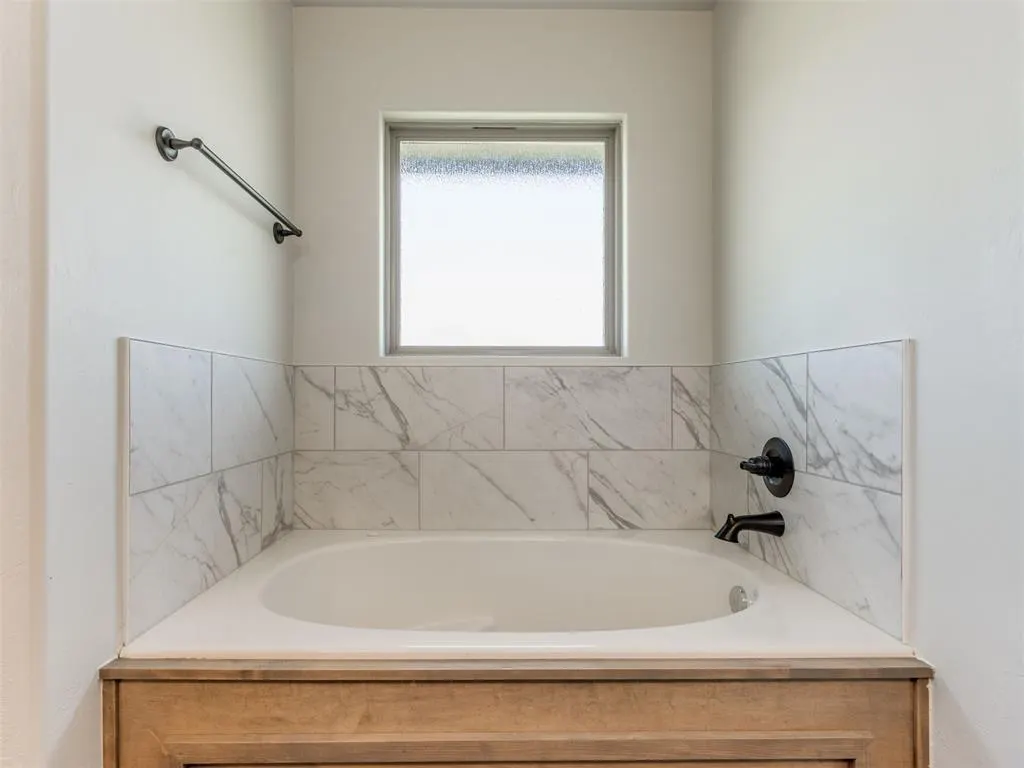 Photo 21 — 7701 Wilshire Woods Drive, Yukon, OK 73099