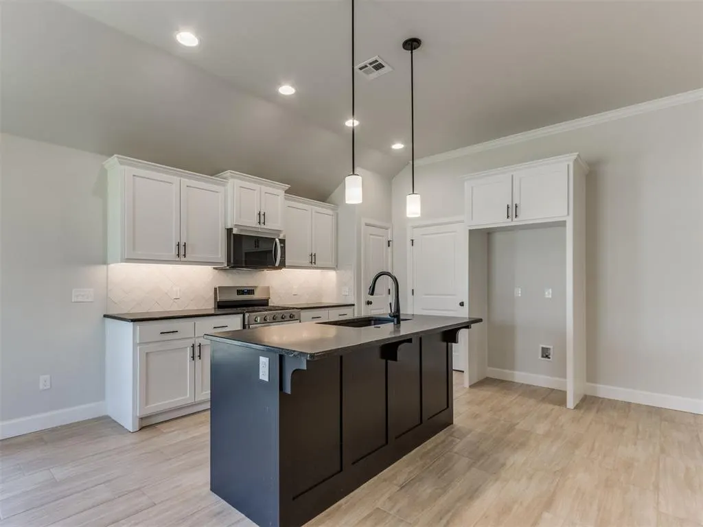 Photo 31 — 7701 Wilshire Woods Drive, Yukon, OK 73099