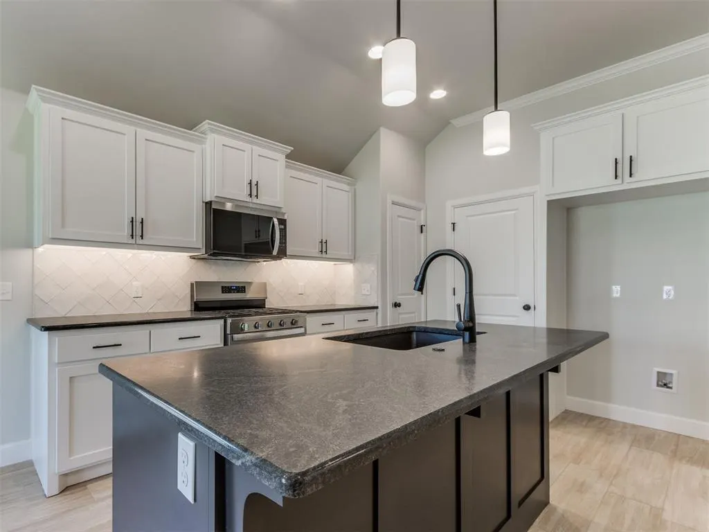 Photo 32 — 7701 Wilshire Woods Drive, Yukon, OK 73099