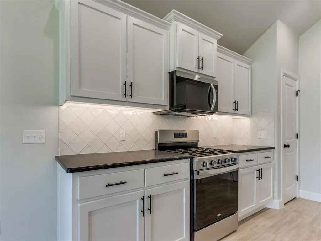Photo 33 — 7701 Wilshire Woods Drive, Yukon, OK 73099