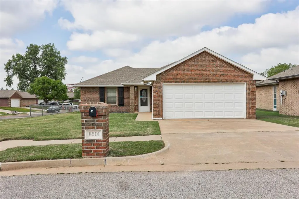 Front exterior — 8501 Durland Way, Oklahoma City, OK 73114