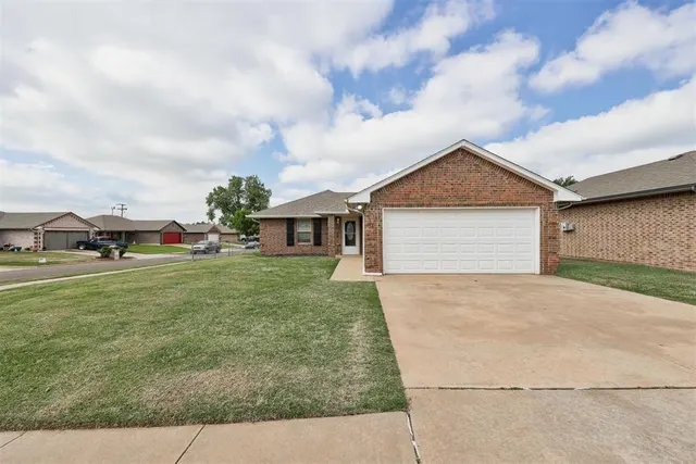 Photo 2 — 8501 Durland Way, Oklahoma City, OK 73114