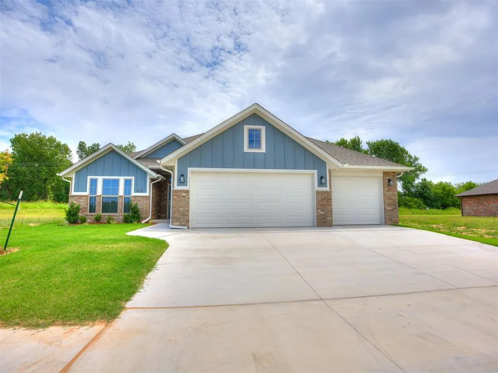 Front exterior — 7608 Three Woods Lane, Yukon, OK 73099