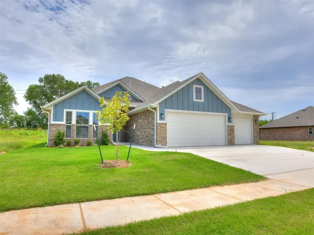 Photo 4 — 7608 Three Woods Lane, Yukon, OK 73099