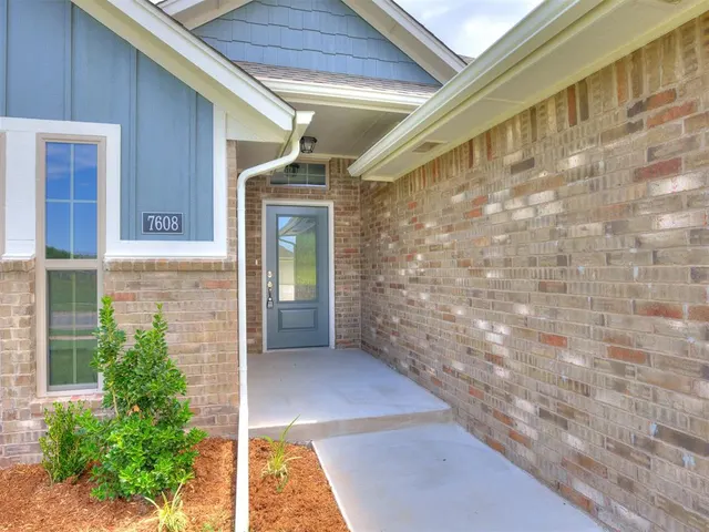 Photo 5 — 7608 Three Woods Lane, Yukon, OK 73099