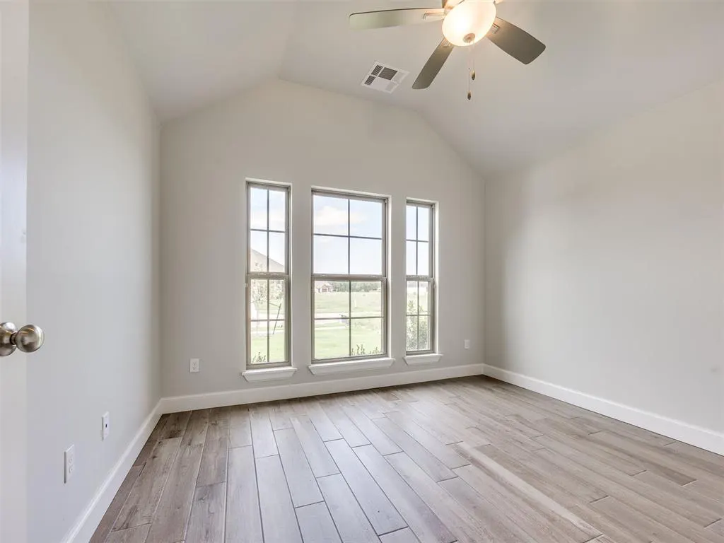 Photo 7 — 7608 Three Woods Lane, Yukon, OK 73099